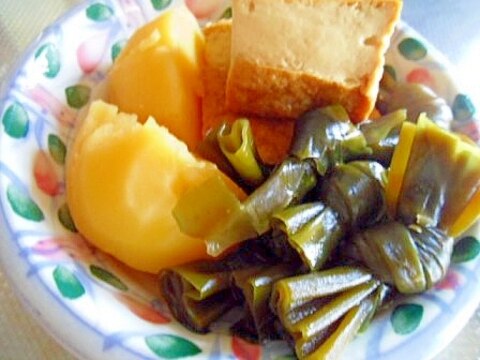 厚揚げとじゃがいもと結び昆布の煮物